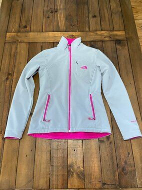 The North Face Apex Bionic Softshell - Grey & Pink Gorpcore essential! 🌬️